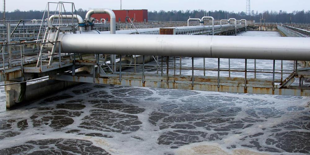 How does Polyaluminium chloride remove contaminants from water?