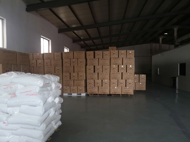 Which industries are polyaluminum chlorides (PAC) used in with different effective substance contents