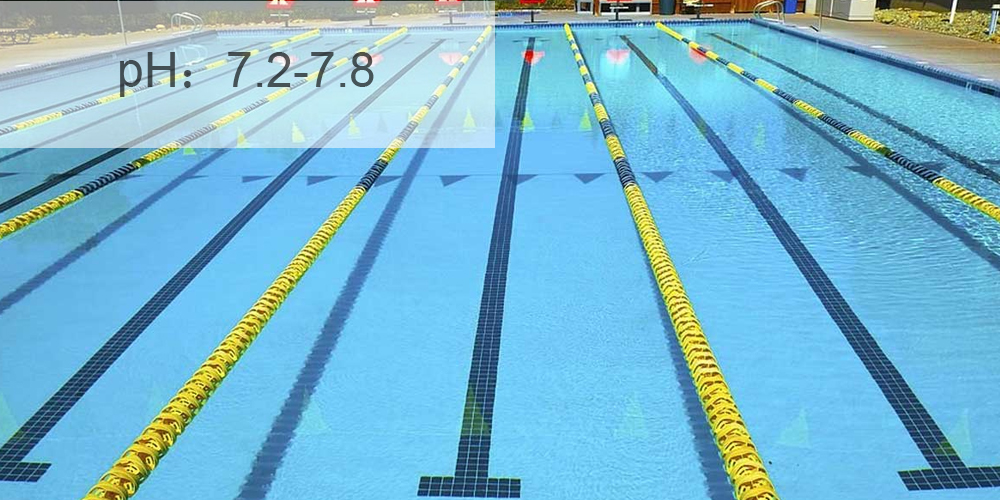 How does the pH level affect chlorine levels in pools?